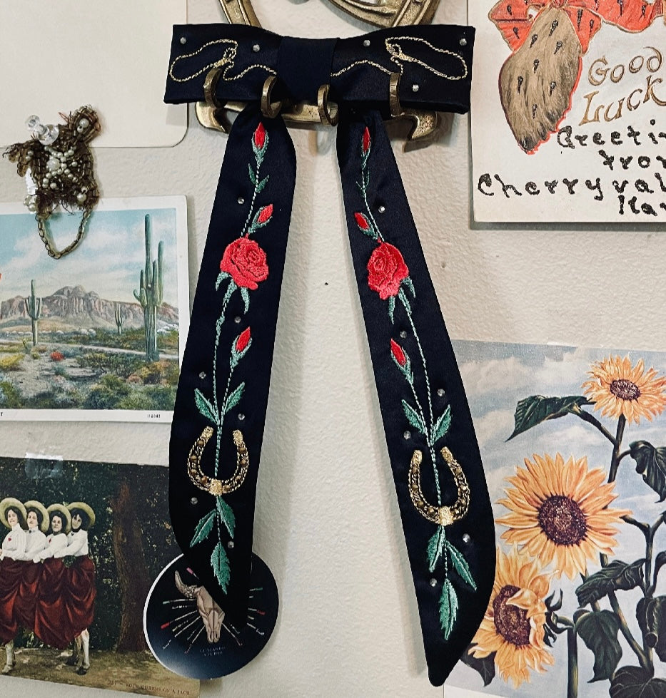 Roses Rodeo Clip Tie