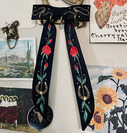 Roses Rodeo Clip Tie